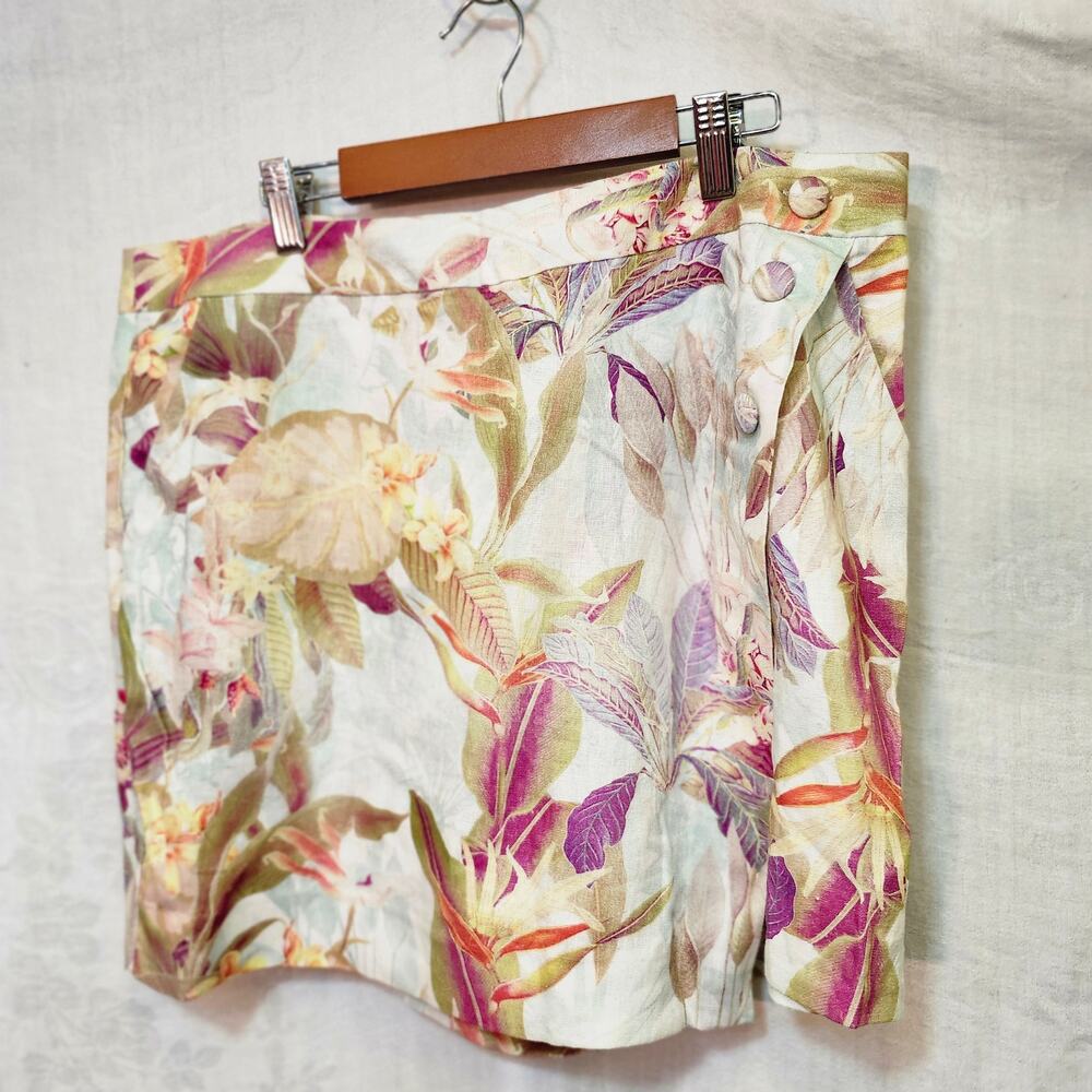 Guess Sz Large Linen Light Colored Floral Skort